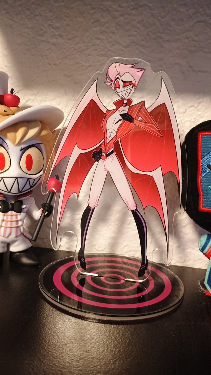 C0SMIC_V0BZ's tweet photo. Newest Lucifer addition to my slowly growing Lucifer hoard. Snagged him off of mercari :>

#lucifermoringstar #lucifer #hazbinhotel https://t.co/nnYiv4gTjm