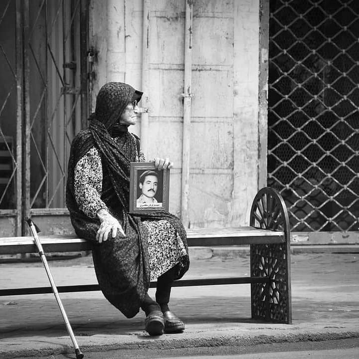 uxhgny's tweet photo. هشت سال دفاع مقدس فقط روایت میدان‌های نبرد نیست؛
روایت مادرانی است که چشم‌انتظار بودند، کودکانی که بزرگ شدند و مدرسه‌هایی که خاطره ساختند.
تاریخ را باید از زبان همه آن‌ها شنید.

#مهر_مقاومت
#دفاع_برای_وطن https://t.co/vAi2ZSYxaz