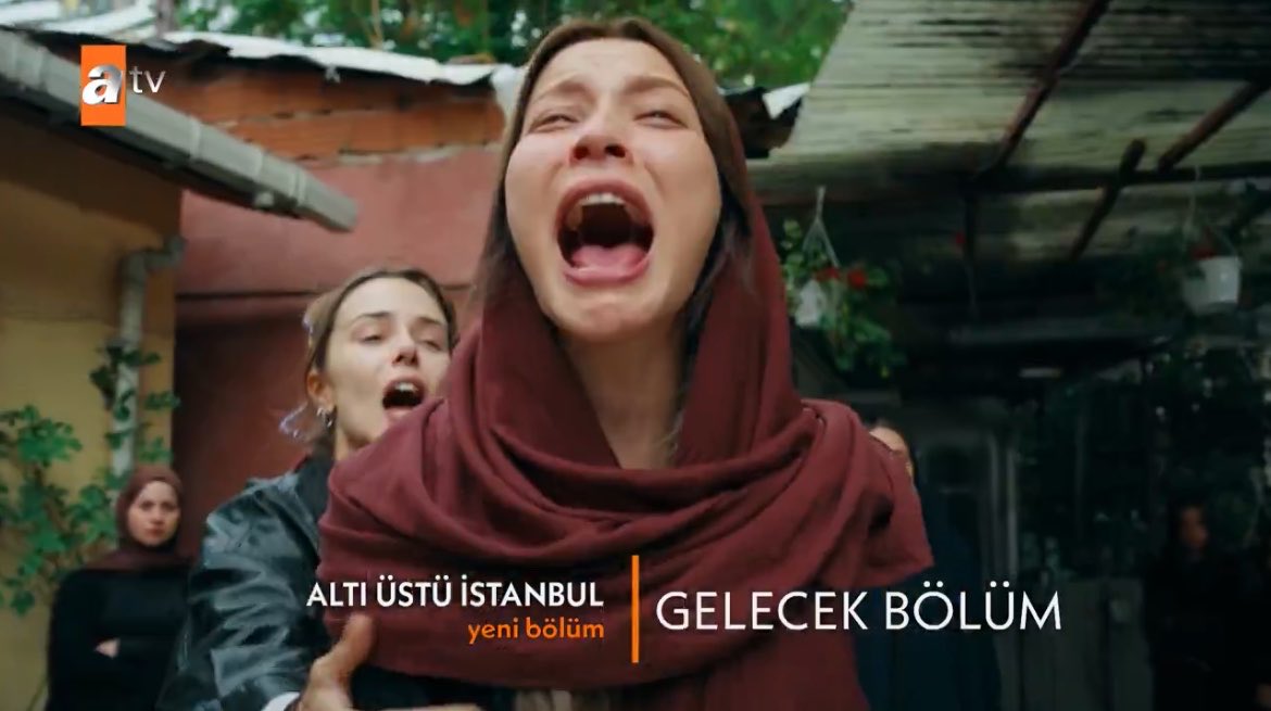 damlaasultan's tweet photo. naz da yeni sevgilisinin cenazesinde evet ama bu kız uzayı hiç mi sevmedi 2 günlük sümsük emir icin kendini yırtarken uzayada bir parça üzülcek mi acaba #altiüstüistanbul https://t.co/zB7wMx7E8W