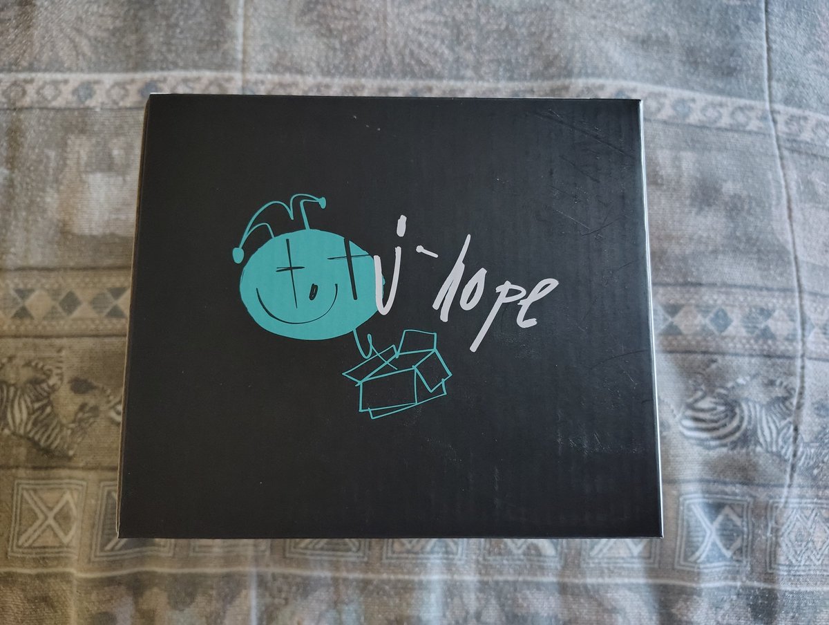 17shinees's tweet photo. wts j-hope jack in the box era hope in the box! (this is the actual jack in the box)

$70 obo + shipping 
USA only
dm if interested/want more pictures

🏷️ bts jhope wtb wts burn  #btswts #btswtsusa #bts #jhope #jhopejackinthebox https://t.co/cwK3ltHWp5