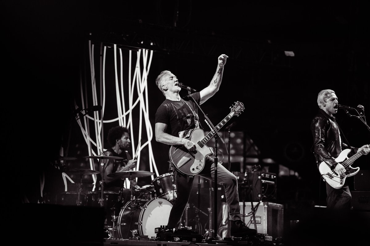 bcplace's tweet photo. The deepest blues are black. 🎸

TAKE COVER TOUR had BC Place rocking last night with the @foofighters, @qotsa, and Gouge Away. https://t.co/Qx1PeXrJQH