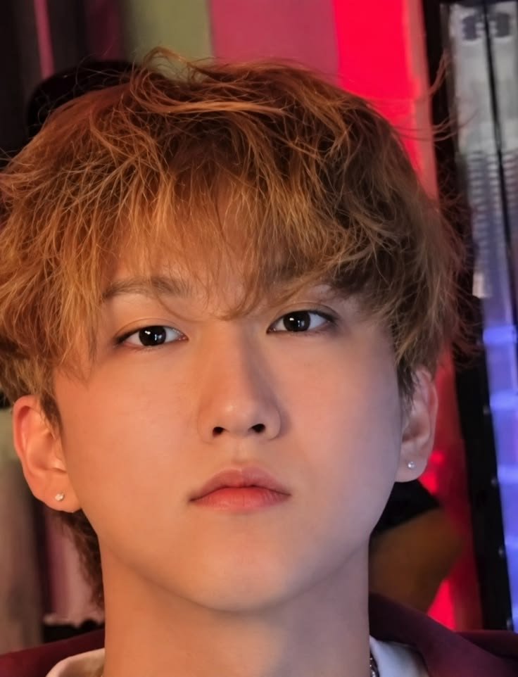 Shenzhha's tweet photo. Seo Changbin 

Puede estar mamado, con brazotes, con un rap re potentoso y le gusta hacerle llaves a Seungmin

Pero

En el fondo él solo quiere ser un hadita cute https://t.co/s9O5EwaaRN