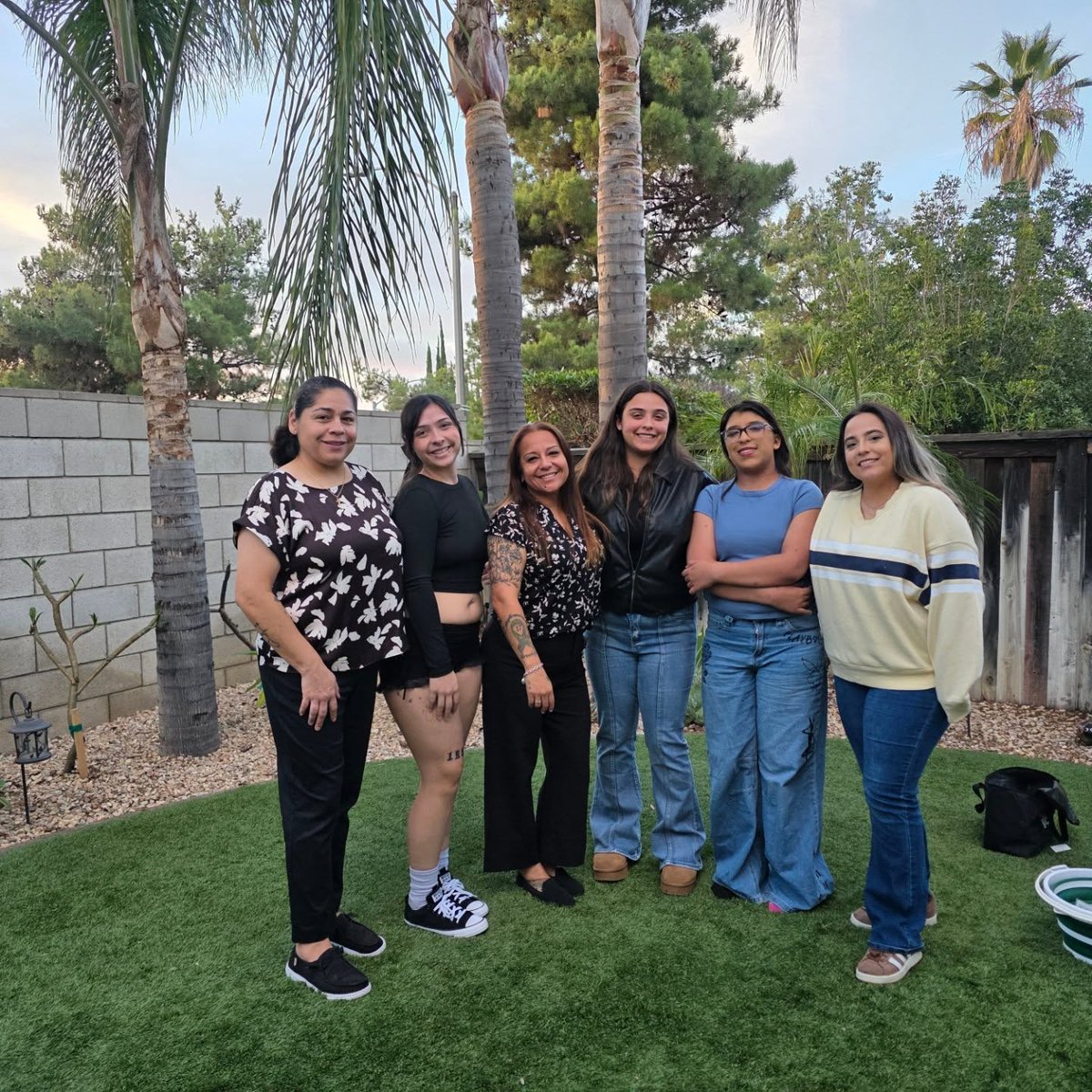 LokaPiu's tweet photo. This is my family, and I’m grateful and blessed to have them. Happy Thanksgiving to you and yours. https://t.co/cX7lPJK4Xq