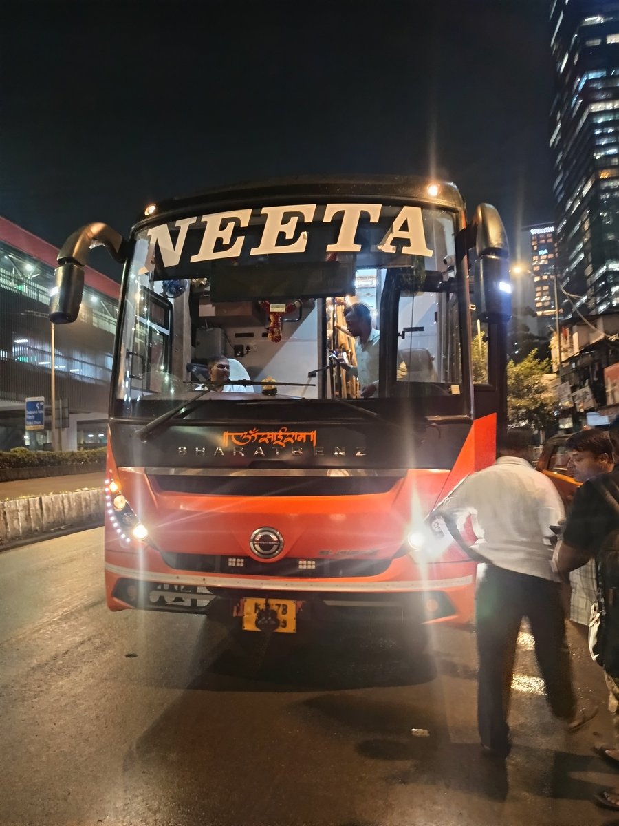 Vinitakdpw's tweet photo. @redBus_in @makemytrip @abhibusIN Neeta Travels 8899 us has a Nazar Battu Fixed on HSRP number plate to avoid challans. Such number plates are illegal and can lead to vehicle seizures by RTO. Kindly take appropriate action on this operator. https://t.co/LQF1Je8Gh9
