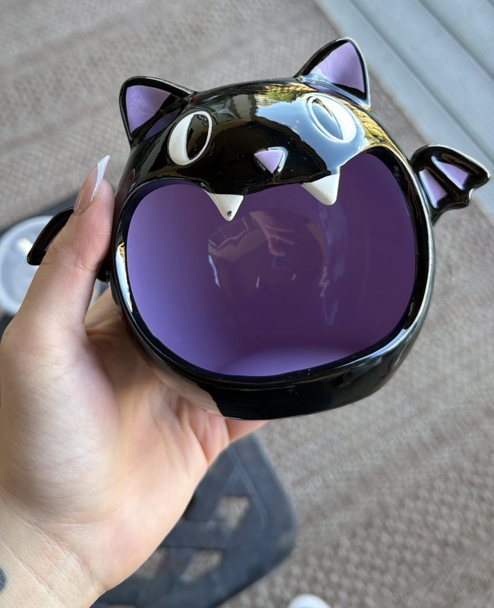 auralaur67's tweet photo. Found this bat tea light holder at a thrift store for $2…. And my brain goes “but what if I made it Golbat?”

Getting clay to make two teeth for the bottom and will finish it with high-gloss finish after more paint touch ups! :3 🦇

(Ignore the nose… i’ll sand it off maybe) https://t.co/sNbond6Jch