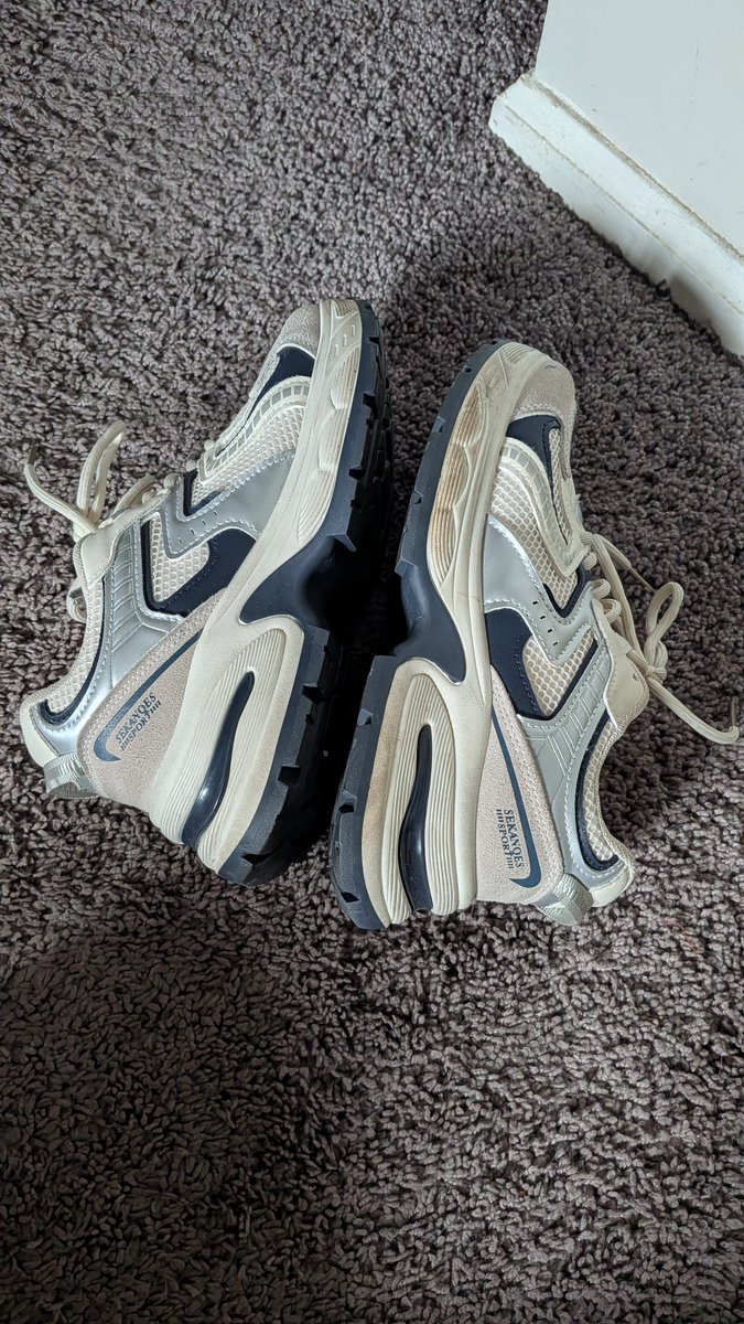 funds4emms's tweet photo. Been walking around in these shoes all day and they're getting kinda stinky.. >.< 

Buy me new ones? 

findom paypig finsub femdomme https://t.co/7mrSY5Qoln