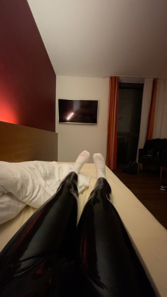 kinky_guy_nds20's tweet photo. With latex socks or normal socks? What do you prefer?
#latex #latexleggings #rubber #gay #kink #nike #socken #sock #feetfetısh #feetworshi̇p #boy https://t.co/OhDjlbXy44