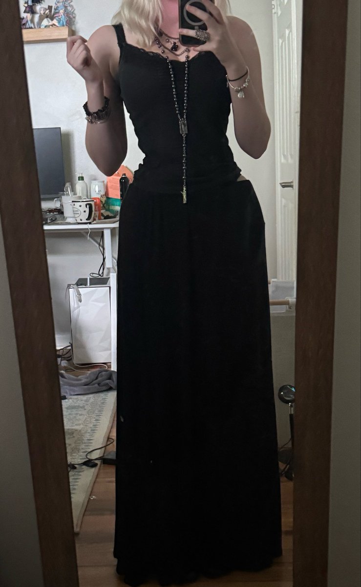 tardxr's tweet photo. She was excited to look a mess https://t.co/jyMizw60M2