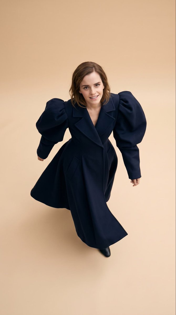 EMMA_WATSON_TOP's tweet photo. And hey, don’t be shy at alllll – feel super free to slide into my DMs anytime you want and drop all your thoughts, opinions, or even just random stuff you feel like saying!! I actually read every single one and I love chatting with y’all so much 🥹❤️❤️❤️ https://t.co/YXGVDu4Yss