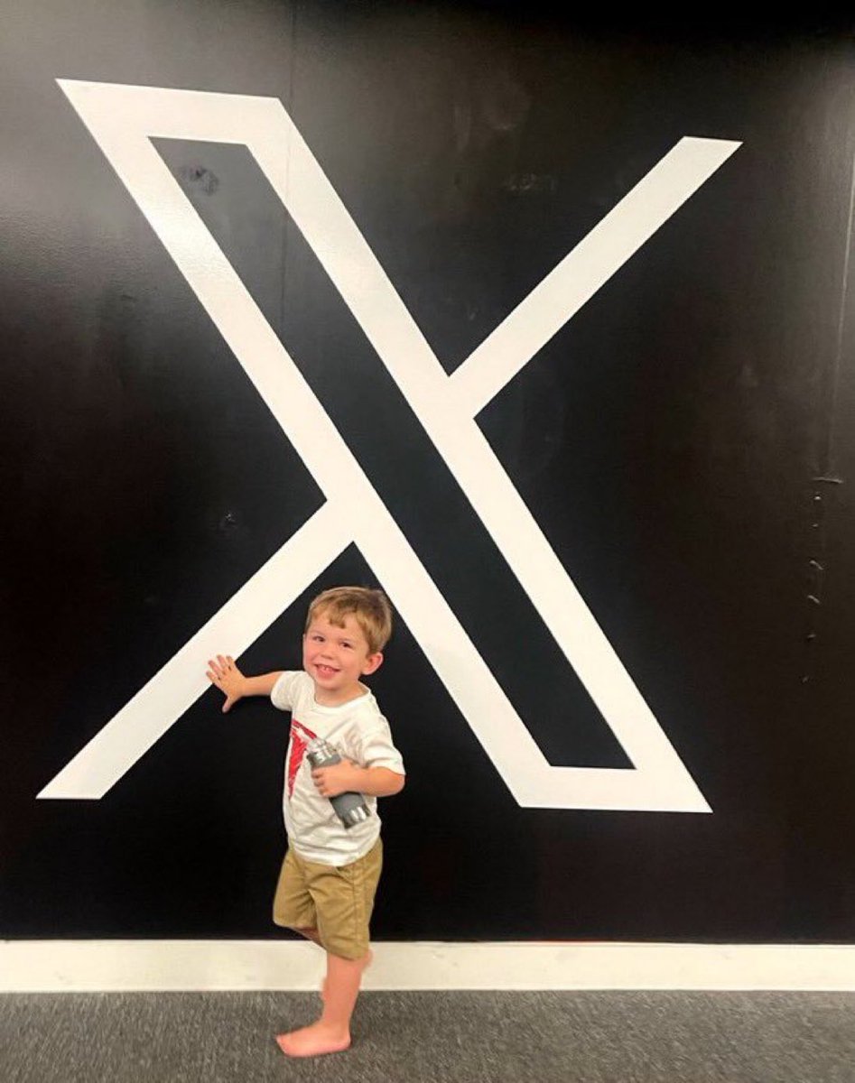 xElonEraFan's tweet photo. Elon Musk is asking: “Do you like little X?” ❤️ https://t.co/P7j5nhpw4a