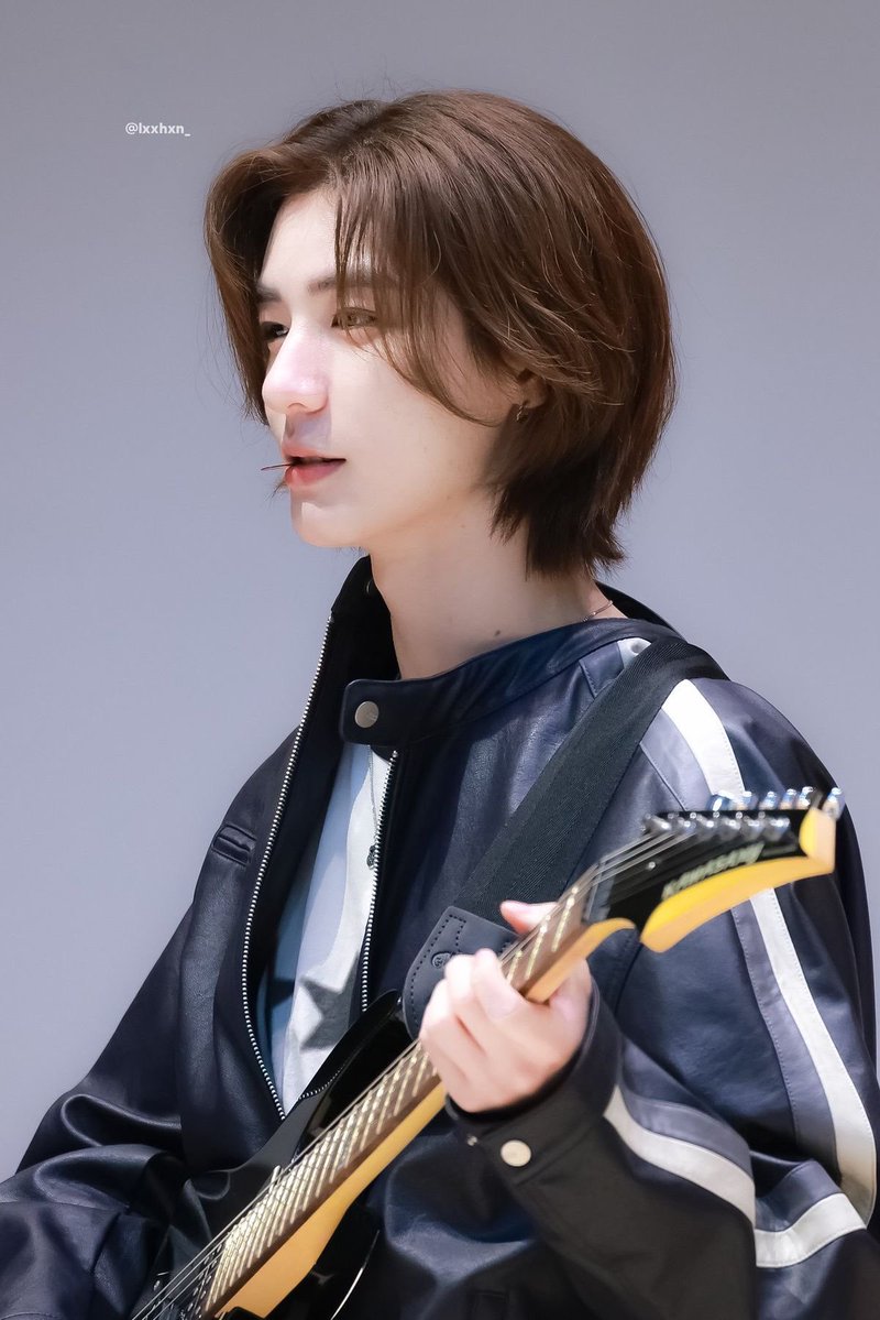 leehanarchive's tweet photo. 🎸 https://t.co/jlWOGYgpJz