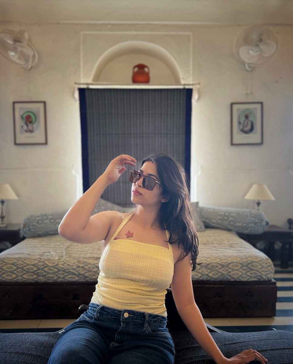 MeredithSiebys's tweet photo. Vintage vibes. Timeless confidence. https://t.co/FQQQVHEukW