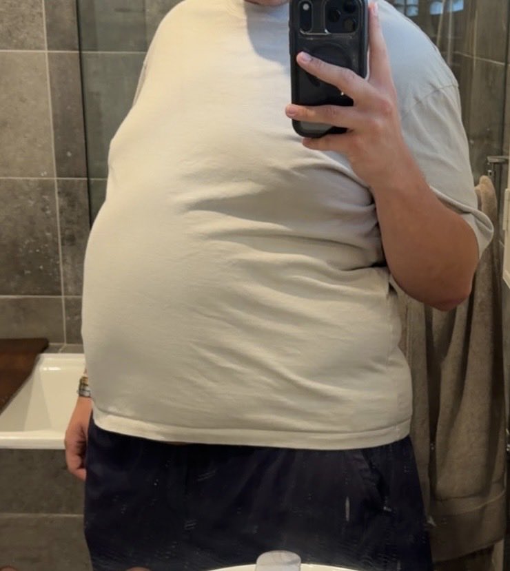 rayoflard's tweet photo. really struggling to find a shirt for work after binge eating all weekend🫠 https://t.co/Mfr2zyoumO