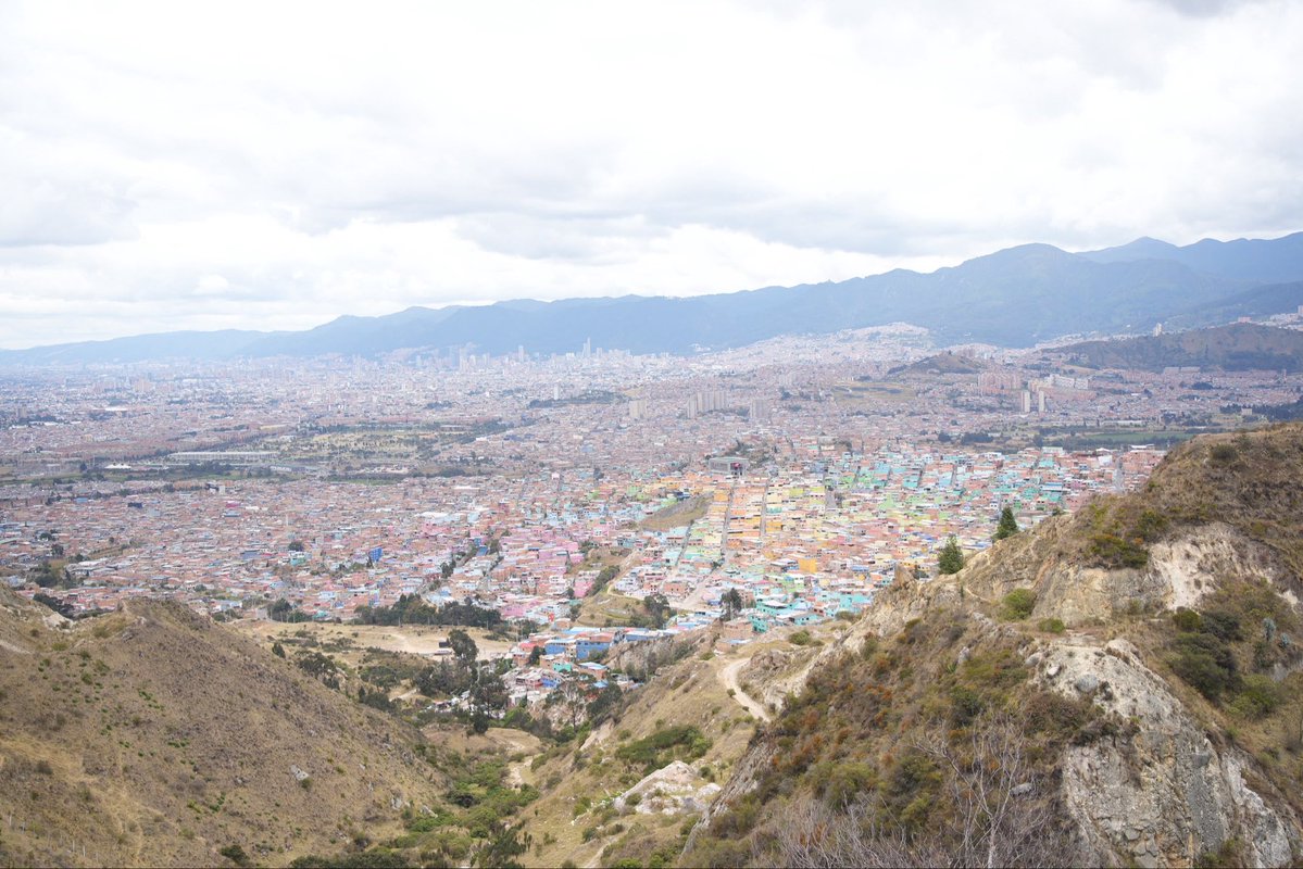 Findeter's tweet photo. Esta alianza continúa con la línea de crédito #EMUA, por USD 150 millones, destinada a proyectos que aportan a la mitigación y adaptación al cambio climático en los sectores de energía, movilidad y agua. https://t.co/l6S2I8kMsw https://t.co/VOMsywp6j6