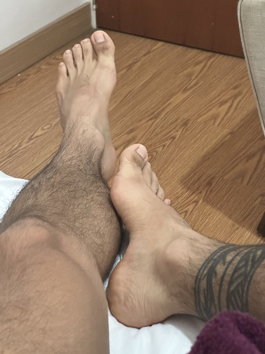 Jhondsi3l's tweet photo. foot fetish 🐽🦶🏻👅 https://t.co/OAjwzTV1c5