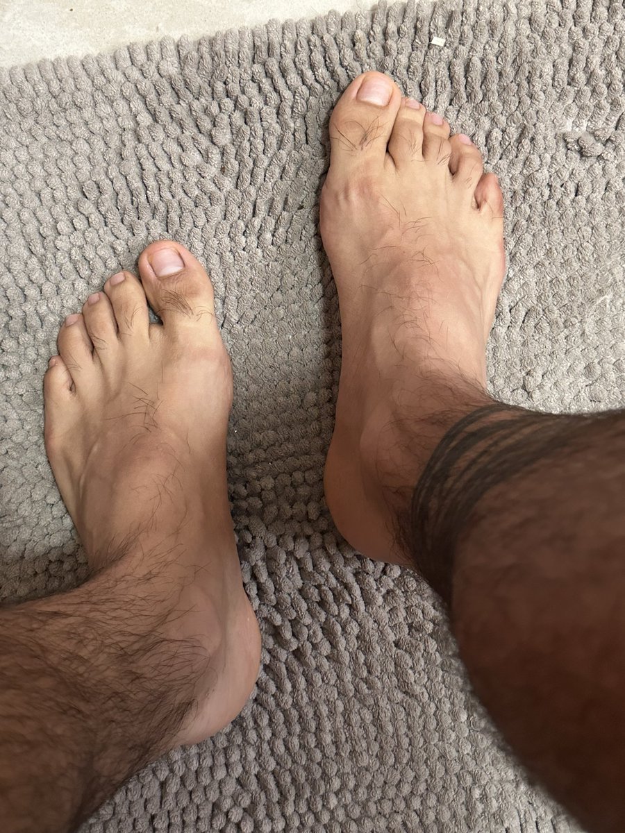 Jhondsi3l's tweet photo. foot fetish 🐽🦶🏻👅 https://t.co/OAjwzTV1c5