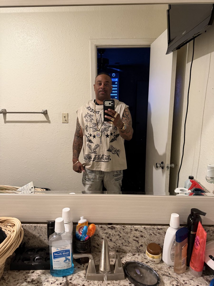 barberbridge's tweet photo. The man in the mirror is my only competition 💯💯💯 https://t.co/Yr6gSimaAP