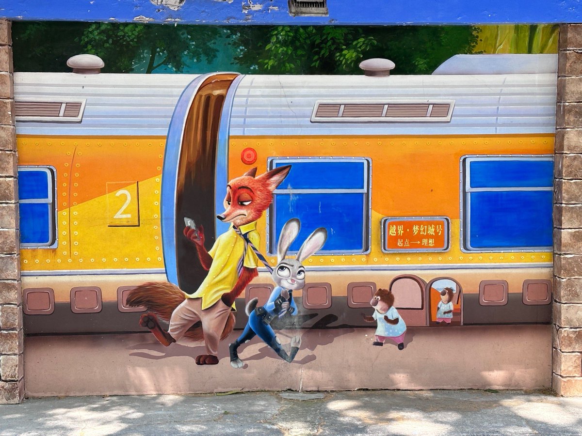 BlackPa68264752's tweet photo. Found a hidden street art alley in Brooklyn this afternoon—vibrant murals and the fresh spring breeze made this art feel alive , perfect way to beat the midweek slump! https://t.co/hrUe22J8D1