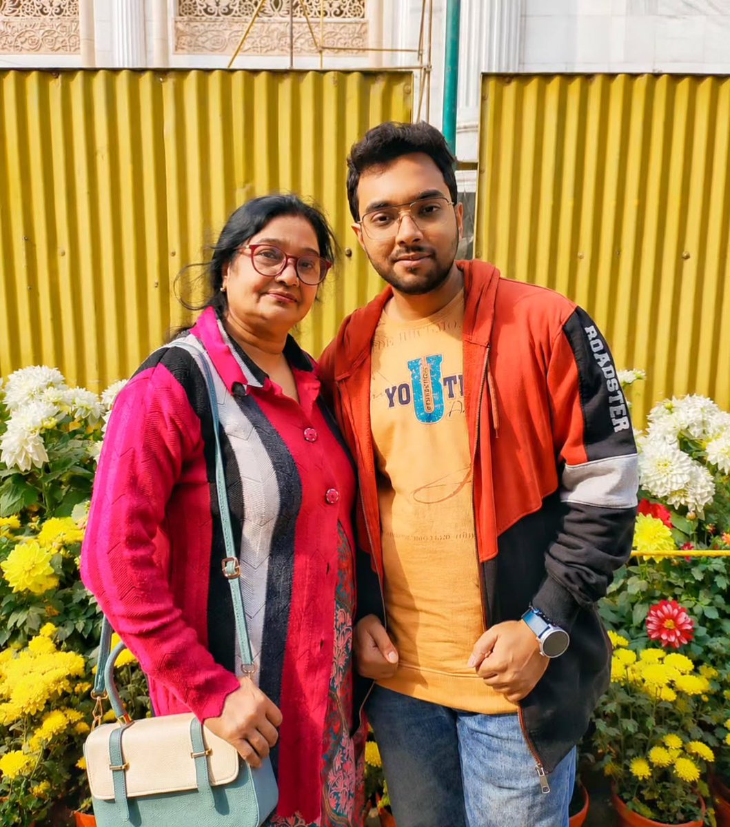 ReginaldFeak's tweet photo. Even when the world goes haywire, she remains my constant and my pillar. Happy Mother’s Day! https://t.co/6KNV9Z9lie