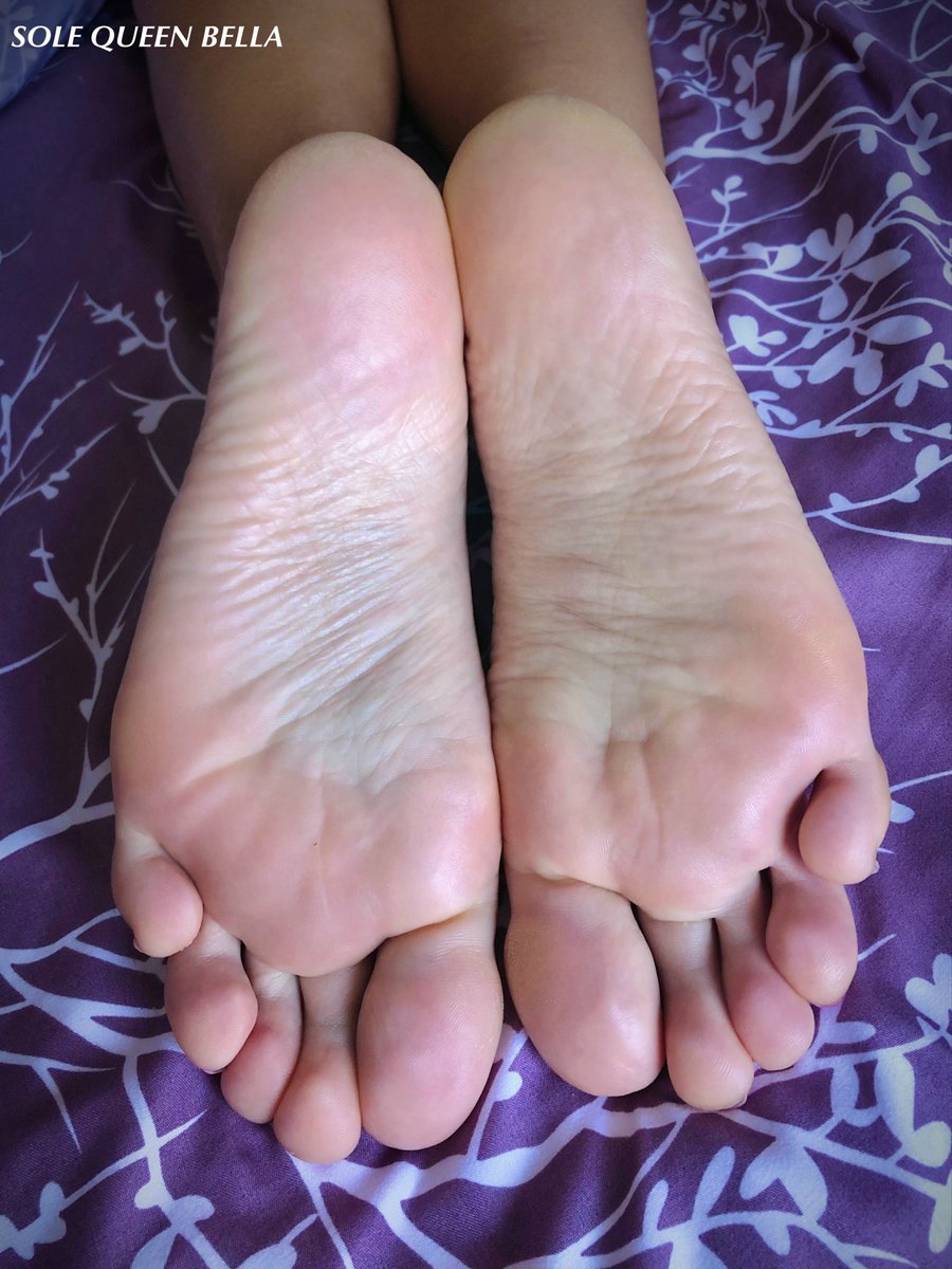 solequeenbella's tweet photo. L❤️VE this picture of my soles…or as some say “my cum catchers” 😈💦👣 https://t.co/kYU5uXBPzC