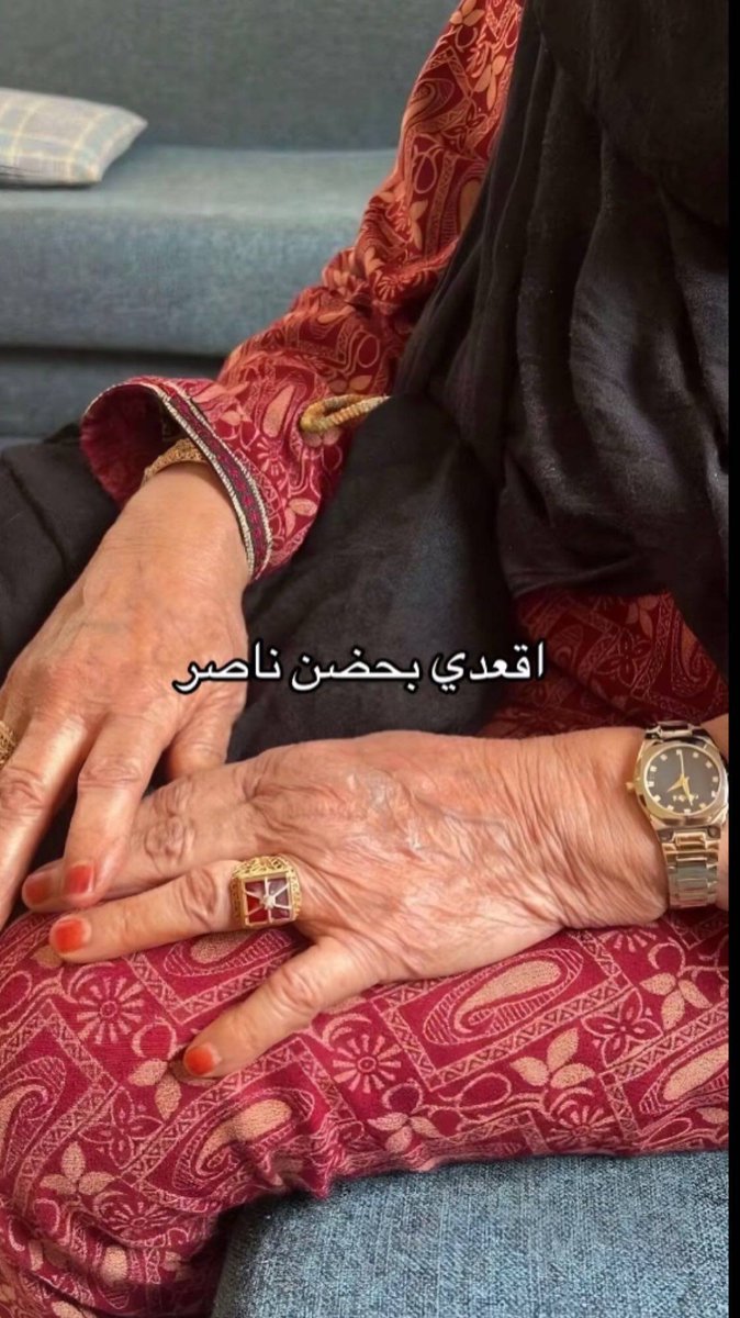 t7itc's tweet photo. انصدمت وقعدت بحضن ناصر 🥰 https://t.co/viJsAsw4Fa