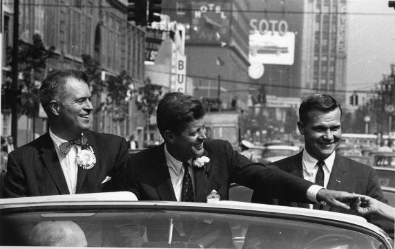 mockjackkennedy's tweet photo. [@PoliGSim]
On the final 3 days, I spent them in Grand Rapids, and its surrounding, smaller towns. I got to know folks, shook hands, knocked and doors, and gave a speech.

We cannot let these people be CHEATED like the GOP plans on doing to them, just as Theil did! https://t.co/esCGHTDYGU