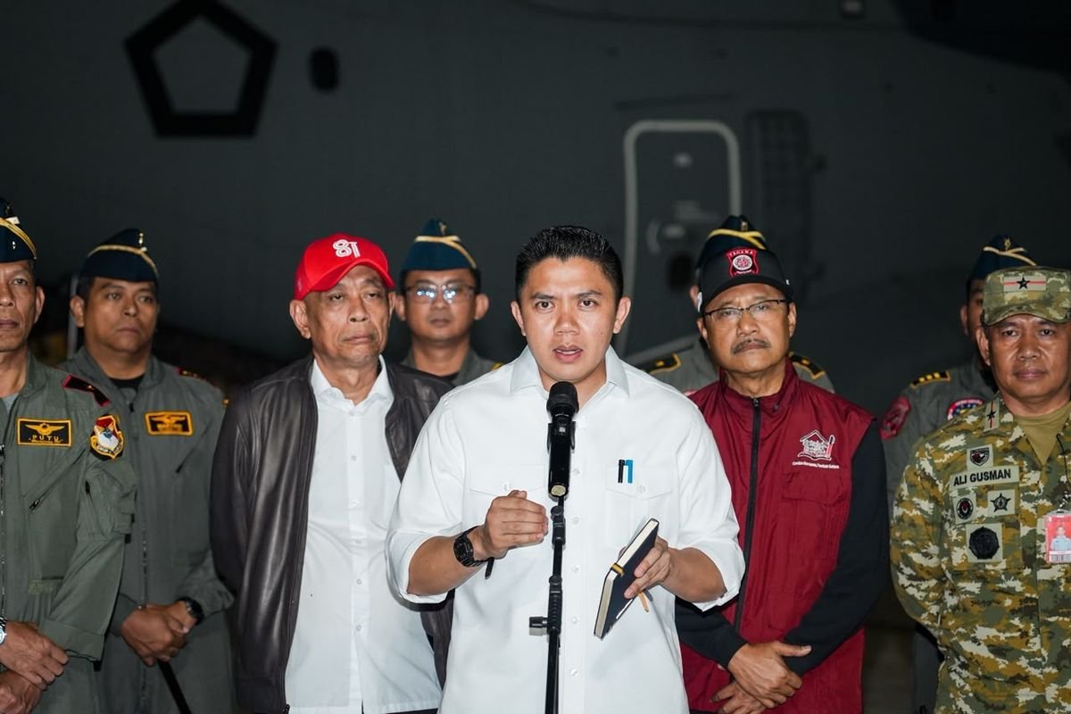 LambeSahamjja's tweet photo. kata teddy prabowo sedang memperjuangkan sekolah negeri gratis:
-  dari tk sampai kuliah
- setiap anak indonesia berhak dapat pendidikan layak, apa pun latar belakangnya
- sekolah yang rusak akan diperbaiki
- gaji dan kesejahteraan guru dinaikkan
- katanya masa depan indonesia dimulai dari ruang kelas hari ini