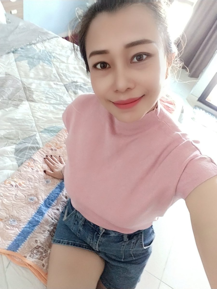 Nattanaaxsw's tweet photo. ช่วงนี้ผิวต้องการอะไรเบา ๆ เลยหยิบตัวนี้มาใช้... 🌺💮 ครีมกันแดดเนื้อซูเฟล่ บางเบา คุมมันนาน
สัมผัสเบาและเกลี่ยง่ายมาก⭐🥢😁
เกลี่ยไว • ผิวสบาย • คุมความมัน
Iooo🫧🫧 

🌸lilly2364

#นวดมีนบุรี 
#นวดรามอินทรา
#นวดรามคำแหง 
#นวดเสรีไทย 
#นวดนวลจันทร์ 
#นวดร่มเกล้า https://t.co/Od6EcuOjzY