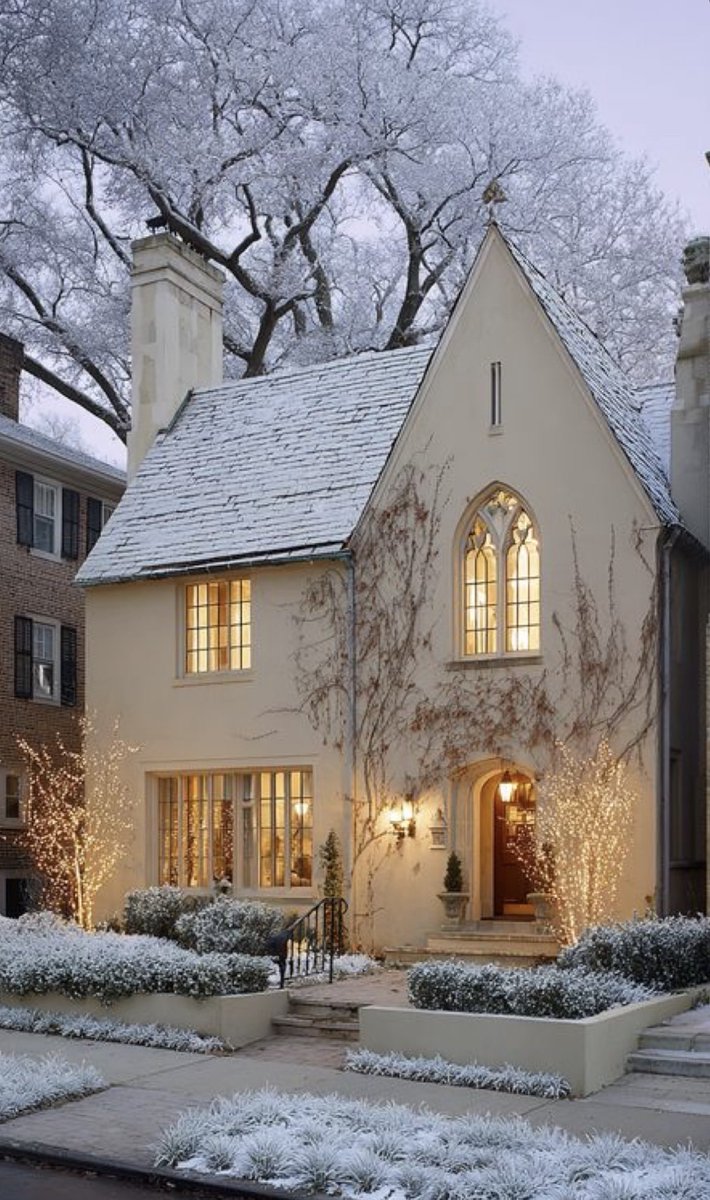 EvaLovesDesign's tweet photo. 𝕏 Living 

Imagine living inside a real-life holiday card. ❄️🏡 This fairytale Tudor cottage looks like it was plucked straight out of a storybook. Who wants to sip hot cocoa by that fireplace while the snow falls outside?

Cozy Nostalgia
Cinematic Fairytale https://t.co/tLnyZyHddX