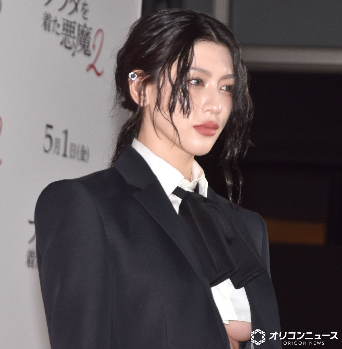 KanaSaotome_'s tweet photo. 三吉彩花のこの記者会見で下乳出す必要あった？wwwww https://t.co/lX2Ow7hwSg