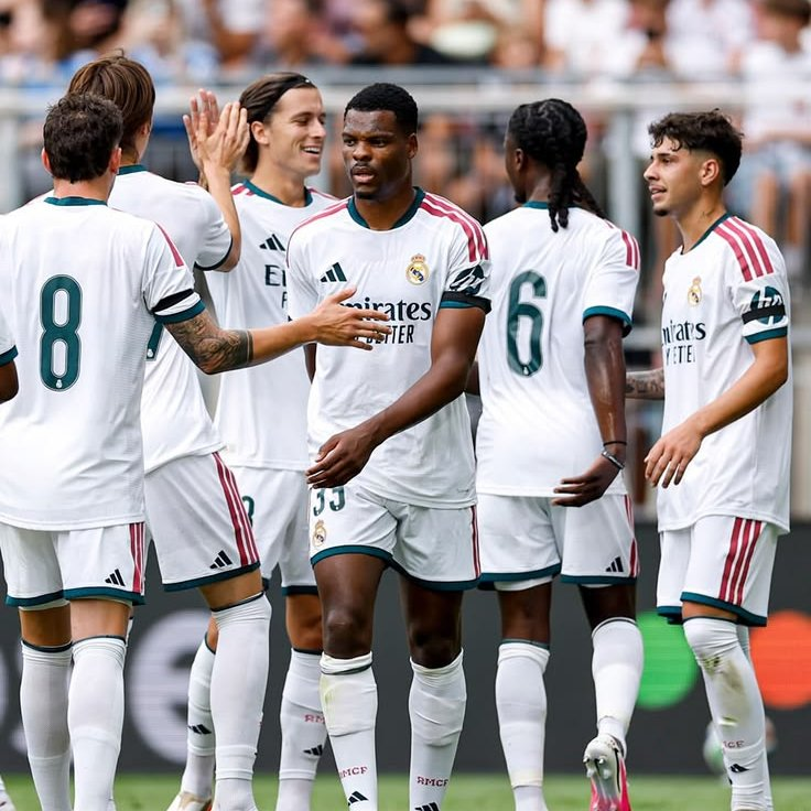 RealBrasil_BR's tweet photo. O Real Madrid é o time que menos corre em todas as 5 principais ligas da Europa, não apenas na La Liga.

O time ocupa a 96ª posição entre os 96 times das 5 principais ligas da Europa.

🤡 https://t.co/gULBDCyd26