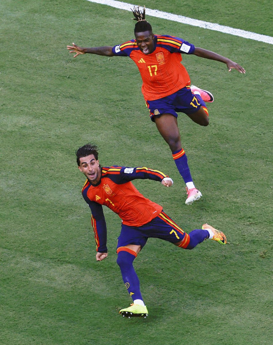 ActuFoot_'s tweet photo. 🚨🚨 Ferran TORRES 🇪🇸 raconte son but en finale de Coupe du monde 👇 :

🗣️ « J’AI VU LE BUT UN MILLION DE FOIS. Au minimum 1 FOIS PAR JOUR. 😁😭

J’ai ressenti la même chose qu’Iniesta.. J’ai tiré, il y a eu UNE SECONDE DE SILENCE et j’étais déjà en train de célébrer… J’AI MÊME OUBLIÉ COMMENT J’AVAIS MARQUÉ pendant la célébration 😭.

Je n’échangerais pas le but de la Coupe du Monde contre trois buts en finale de Ligue des Champions ! 😁❌ »

🎙️ @El_Hormiguero