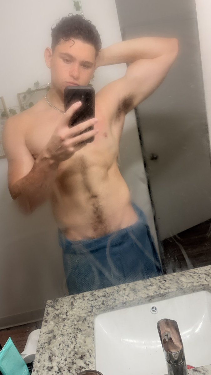 AndrewBrideOf0's tweet photo. Anyone wanna join me for a shower? https://t.co/DSWxmcd7fu