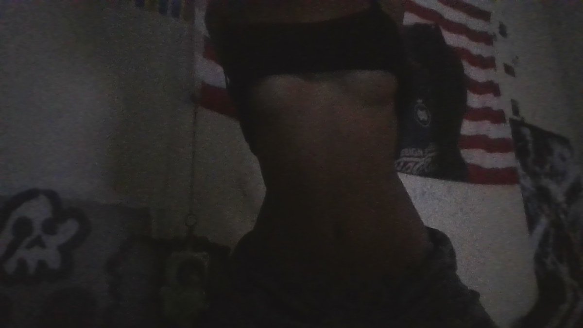Idekfrbr's tweet photo. risky asf https://t.co/SkkY2YKbAN