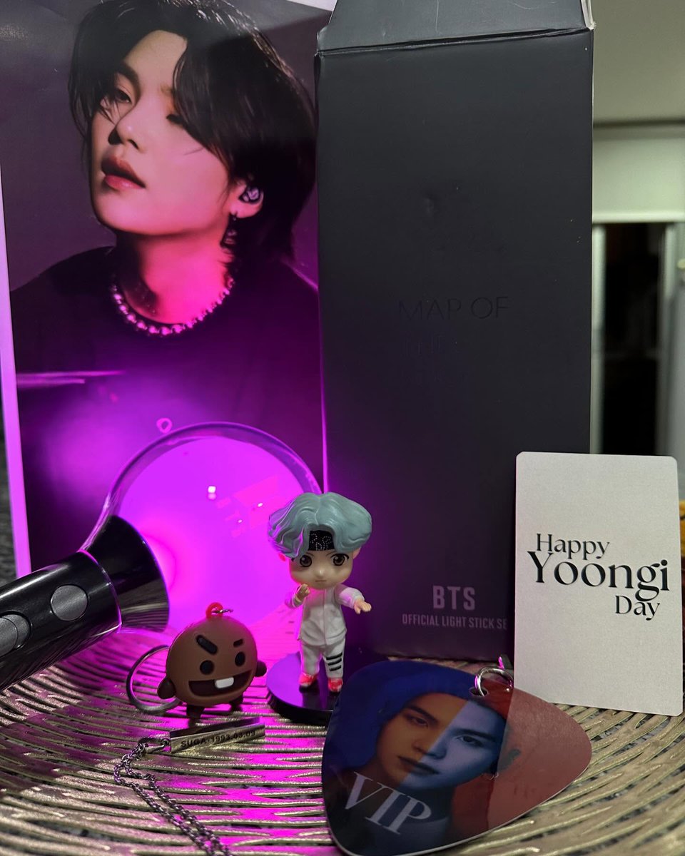 wendyduran3's tweet photo. The future’s gonna be OK. Happy Yoongi Day! https://t.co/xP0pfXQLG2