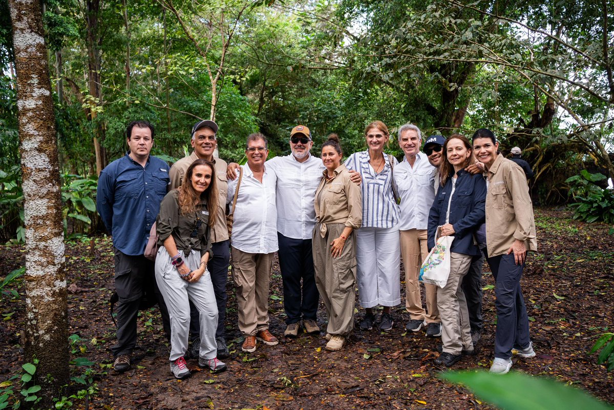 IvanDuque's tweet photo. En la Cumbre Anual de #ConcordiaSummit presentamos ProAmazonia: una plataforma regional que une sector privado, comunidades indígenas, gobiernos territoriales y cooperación en torno a una agenda de largo plazo para nuestra Amazonia. Prosperidad y conservación van de la mano.

En 2022 lanzamos en @Concordia la Amazon Initiative. Hoy damos el siguiente paso: crear ProAmazonia, una plataforma para que empresas, comunidades e instituciones construyan juntas el futuro sostenible de la Amazonia colombiana.

Gracias a @Concordia y a la @F_Santo_Domingo, su Director @JFAguirre83 y al Ex Ministro @carlosecorreae por articular esta propuesta y creer en una Amazonia que prospera y se conserva. Este es un esfuerzo mancomunado, y apenas comienza.