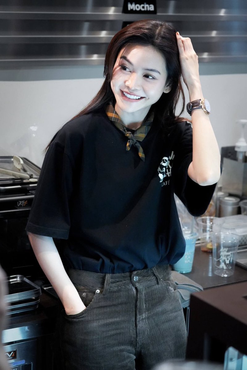 Ttangkwa_ef's tweet photo. m̤̮ o̤̮ r̤̮ n̤̮ i̤̮ n̤̮ g̤̮ เช้านี้สดใสสวยงาม ceo จะเข้า วราหะคาเฟ่ เวลาใดหนอ
#StandingWithEngfa
ENGFA THE BELOVED STAR22
#อิงฟ้ามหาชน #EngfaWaraha
#อิงฟ้าวราหะ https://t.co/EcmfxdPNj5