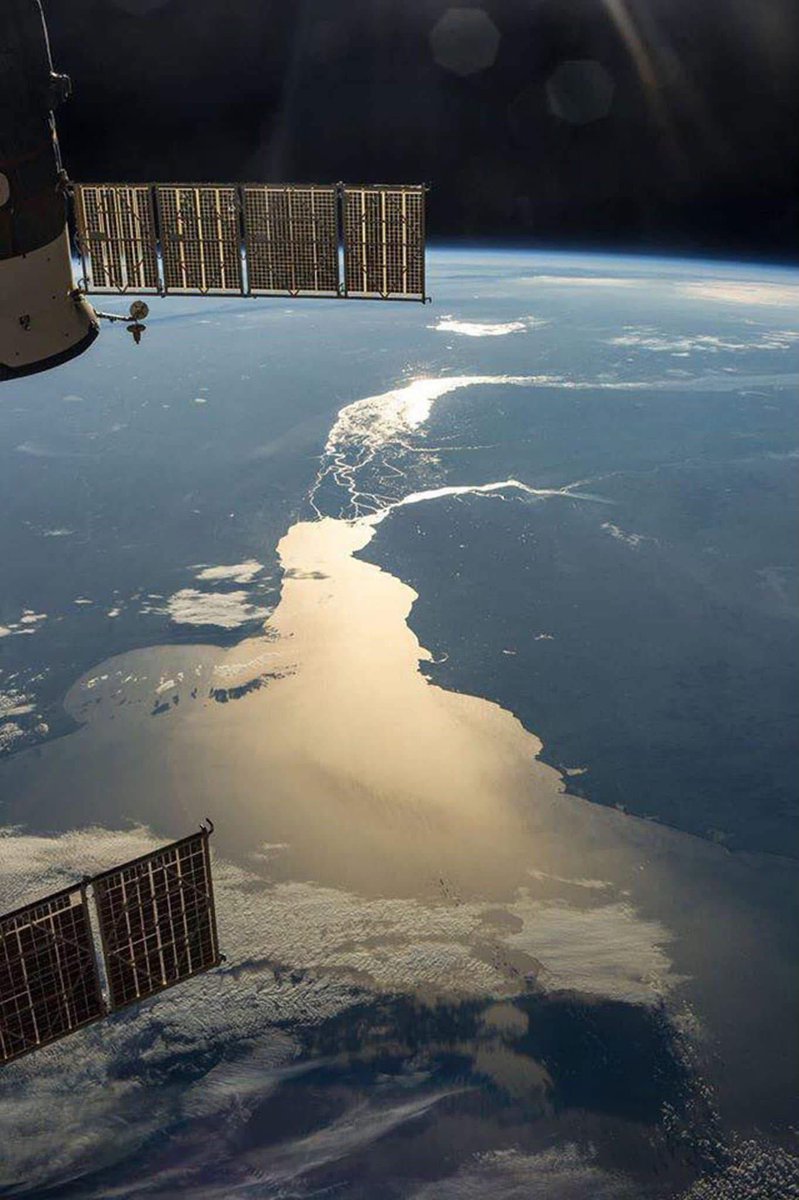 BowTiedMara's tweet photo. This is what the sunset over the Río de la Plata looks like from the International Space Station at an altitude of 400km https://t.co/E2Ei5nrfdW
