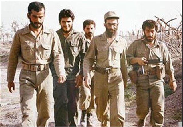 seyedezahra65's tweet photo. دوران دفاع مقدس8ساله،در لباس سربازی برای ایران خدمت کرد و بعد از سال ها مجاهدت و پاسداری و رهبری جان فدای مردم ایران شد.💔 
#مهر_مقاومت
#روایت_نصر https://t.co/9mkmIUMZVD