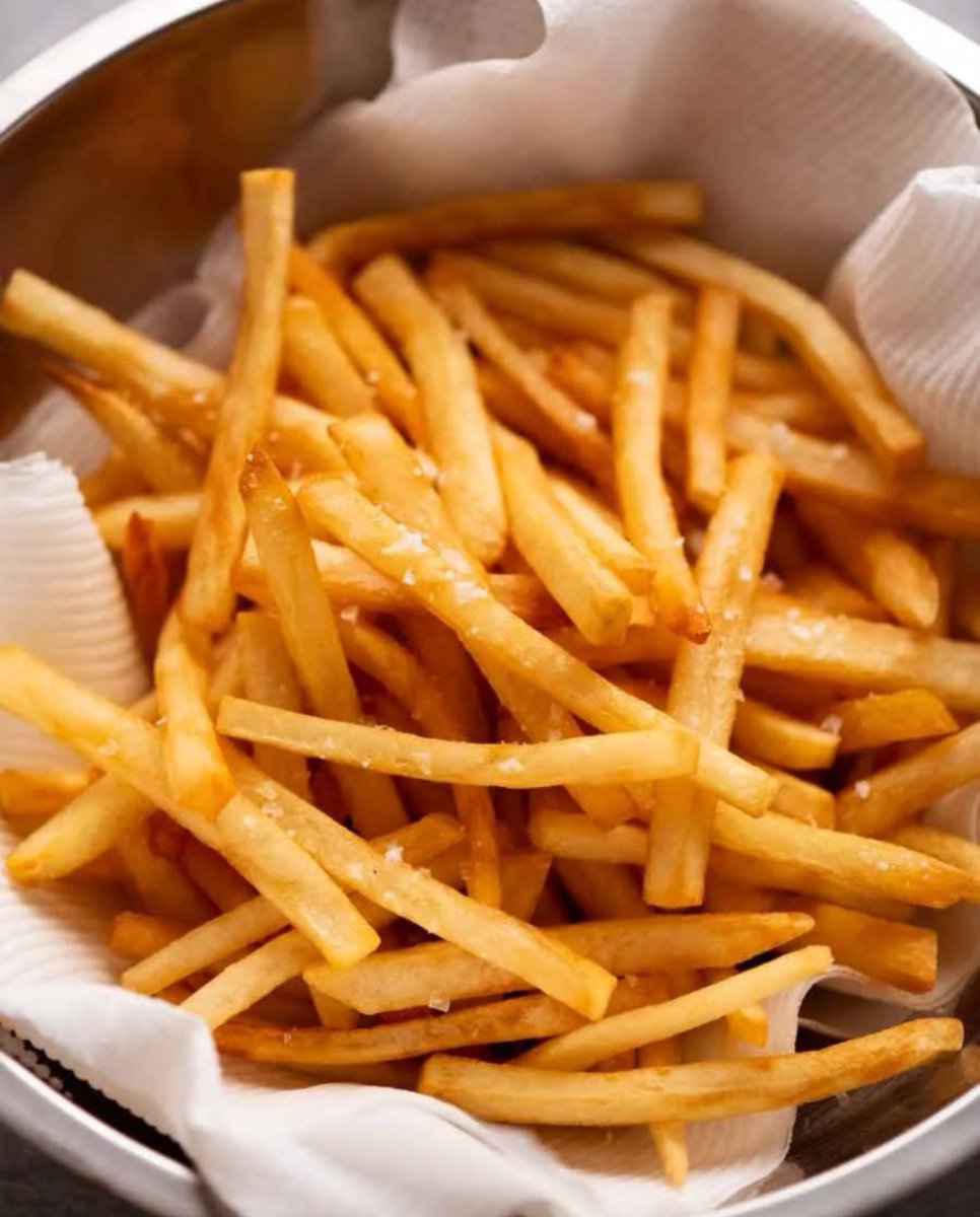 Josa837093208's tweet photo. Aside from semen, what are you putting on these fries? https://t.co/Bzig28J5TK