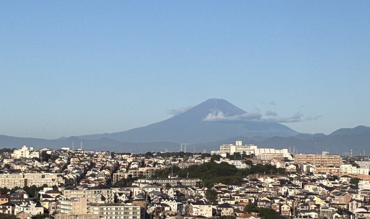 micamahina's tweet photo. 今朝の富士山🗻 https://t.co/M1sBSsZChh