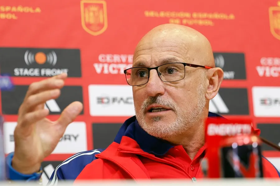 besoccer_ES's tweet photo. 🗣️ Luis de la Fuente, en @partidazocope 

"Recuperamos el espíritu de 2010, la gente se siente feliz de ser español" https://t.co/1l0un9HF7m