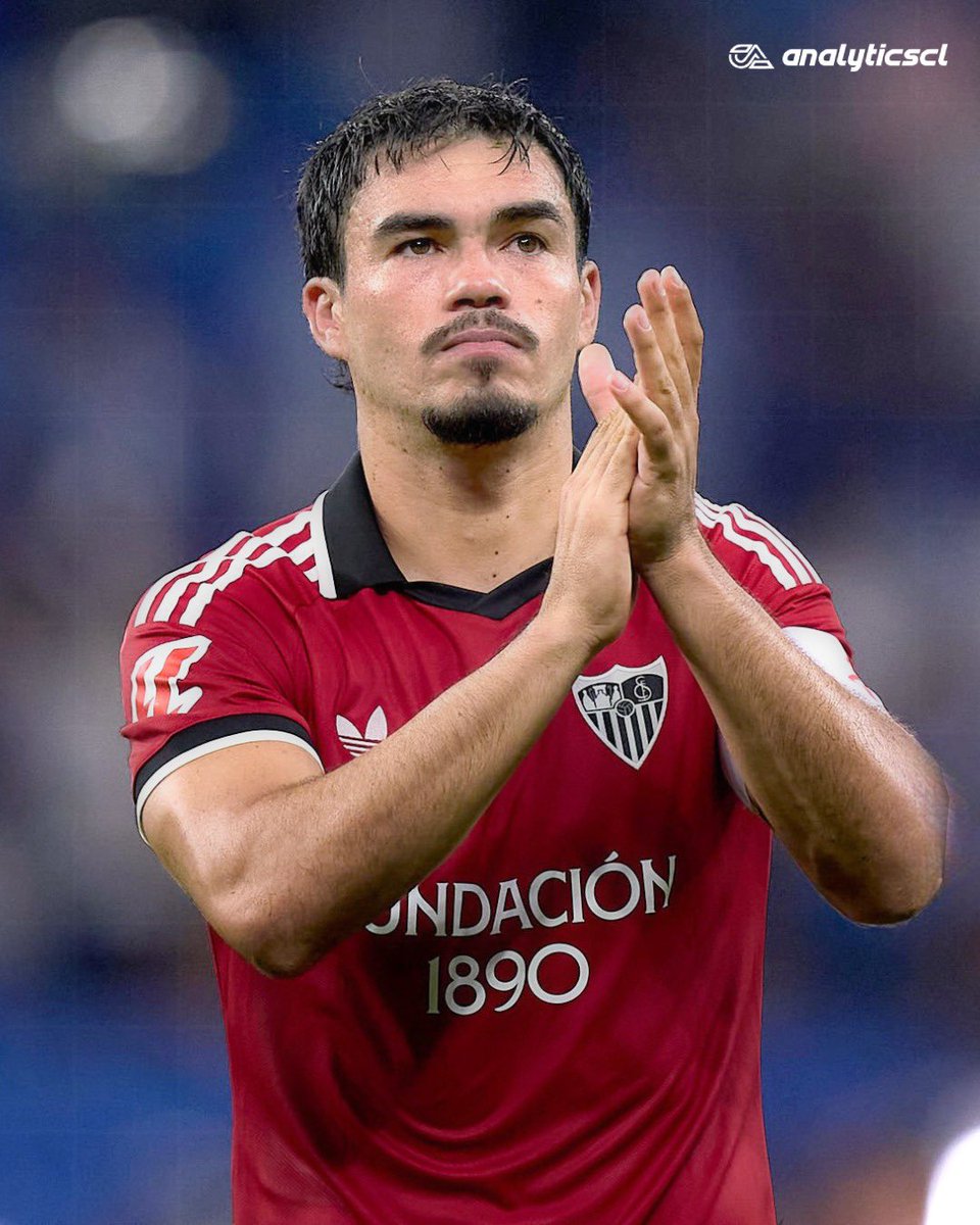 analyticscl's tweet photo. Gabriel Suazo es el segundo defensor con más duelos ganados (41) en las 5 grandes ligas de Europa, solo por detrás de Jon Aramburu. 🤺

Además, es el lateral líder en centros (11) y pases claves (10) de LaLiga 2026-2027.

Que inicio de temporada. 👏👏👏 https://t.co/a85gvhw8YO