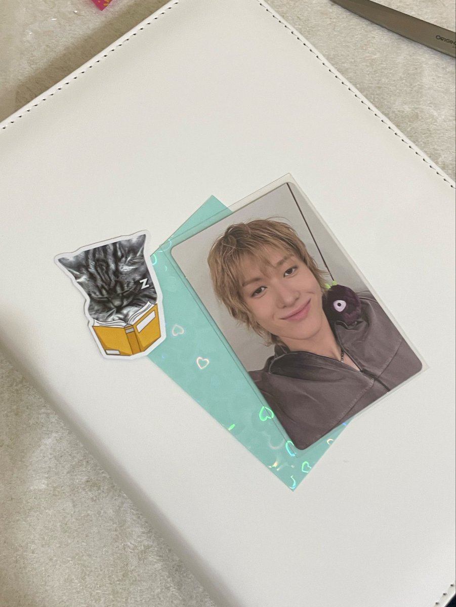 moonbyluu's tweet photo. Feedback super positivo para a @gbeam_ !! Ela me vendeu o meu primeiro Martin 😭 foi muito querida e entrega muito rápida 🫶🏼 agora tenho um mitin 🫪

Obs.: amei esses brindes 😭 https://t.co/FwctAP5lNt