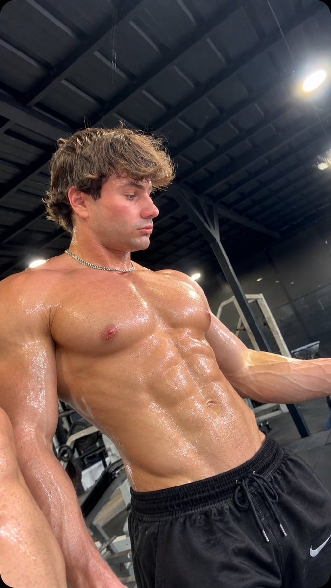 cashmasterparry's tweet photo. After my workout, come worship the sweat on my skin, little pig. If you want my attention, you’ll have to earn the privilege. 😈💪💸
#findom #paypig #financialsubmissive #cashmaster https://t.co/9TeBvAYDa8
