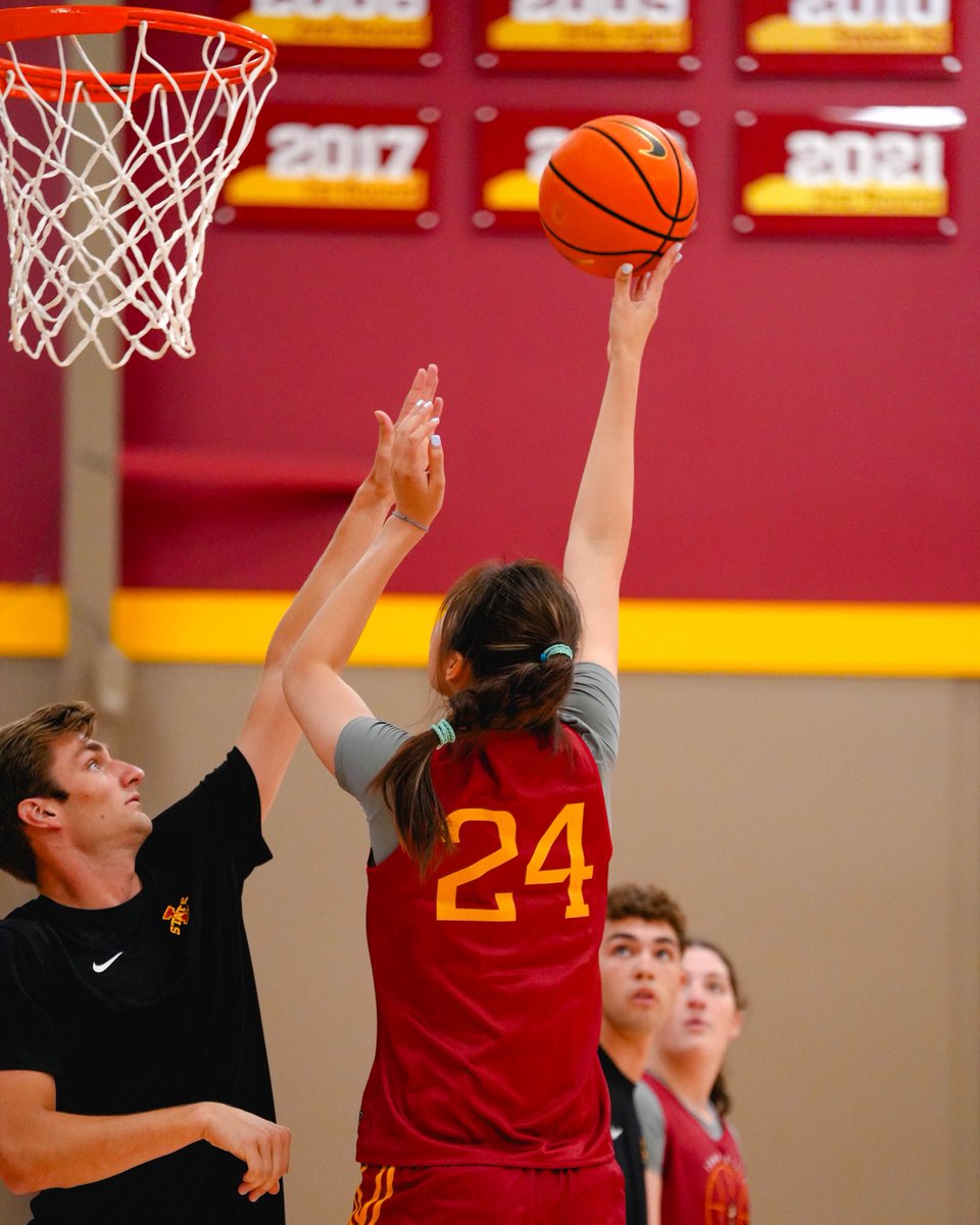 CycloneWBB tweet picture