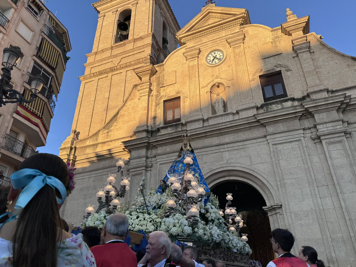 popularesmolina's tweet photo. ✝️El alcalde @jangelalfonso junto al concejal de @festejos_molina @juandepochiche han acompañado a nuestra Patrona, la Virgen de la Consolación, en la romería de bajada hasta la ermita de la Consolación.

🎆Se ha dado lectura al fervorín que este año ha estado a cargo del reverendo José Ramón Gómez y el castillo de fuegos artificiales ha puesto el broche final a nuestras fiestas patronales.

💙Al acto han asistido también los concejales @franhernandezg @maria_haviles @rocio_cozars @sergiobernalaya @carlos1perello @pabletegarcia y @JuaniPatrona