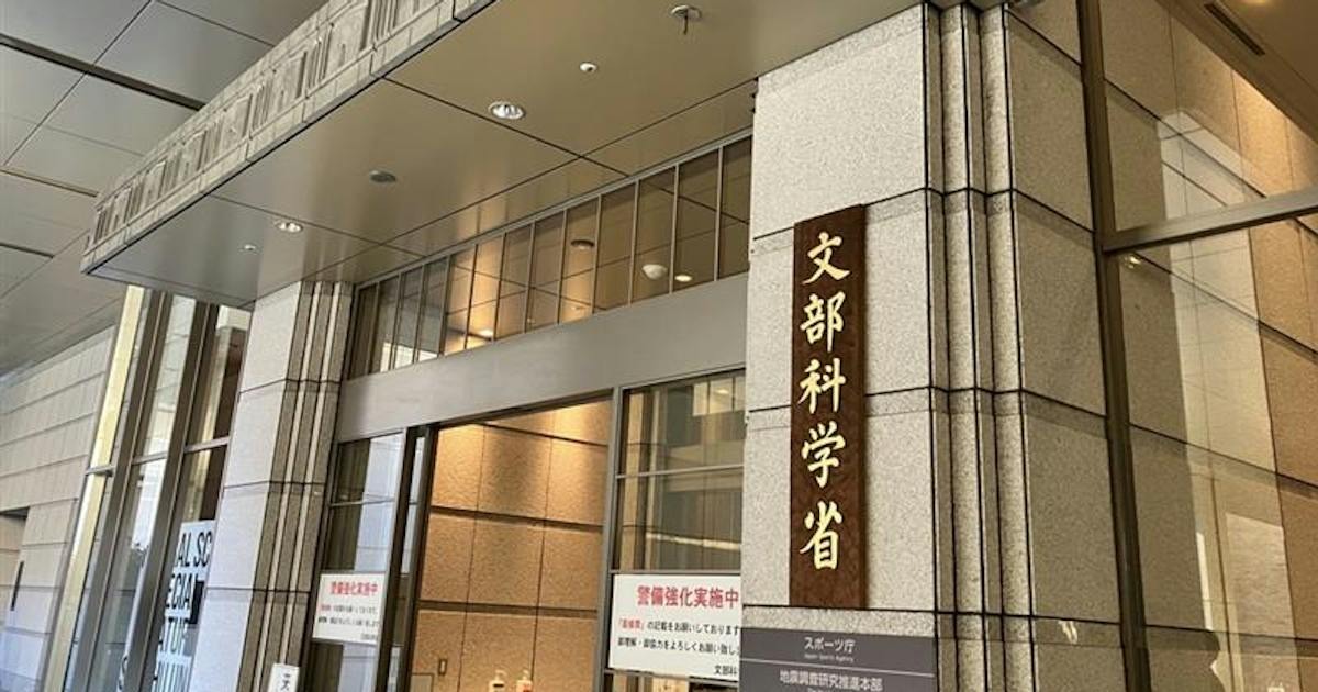 LarryParkep8g's tweet photo. NOext one: he loves me notne petal: he loves me https://t.co/2CRYmLMjec