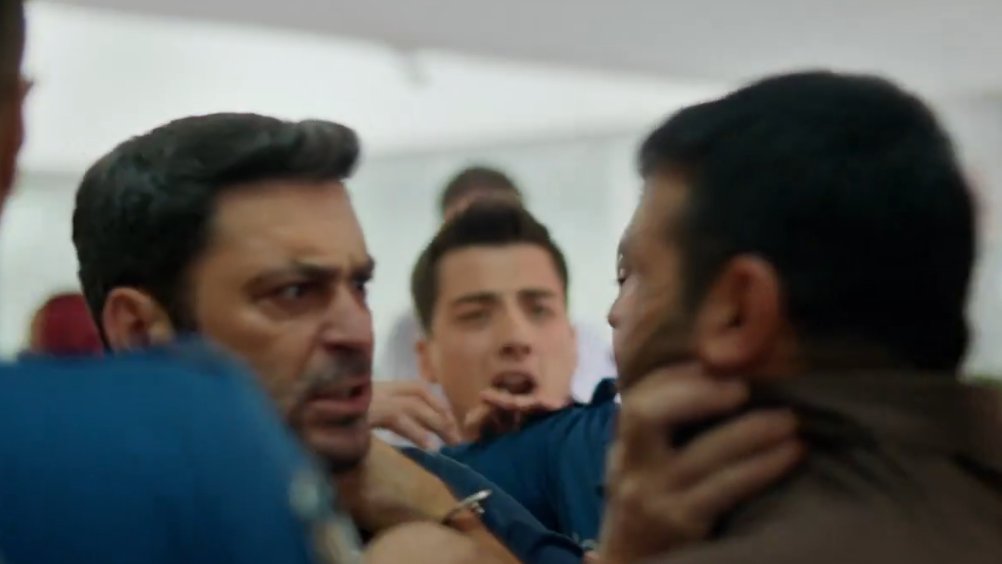 cilekliimonataa's tweet photo. vicdansızlık intikam cart curt ama cihan biriyle kavgaya girince alya'nın panik ve endişe😭😭😭😭😭 FICTEN Mİ FIRLADINIZ

#UzakŞehir #CihAl https://t.co/tHKkex3TaC