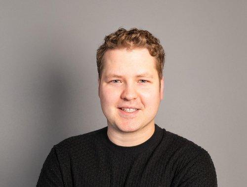 SteveGobel's tweet photo. Emil Barr says his goal is to become a billionaire by age 30. He made his first $1 million 14 months after launching the company from his dorm room. https://t.co/tP3P5zJlax https://t.co/LD1yCTQkWD
